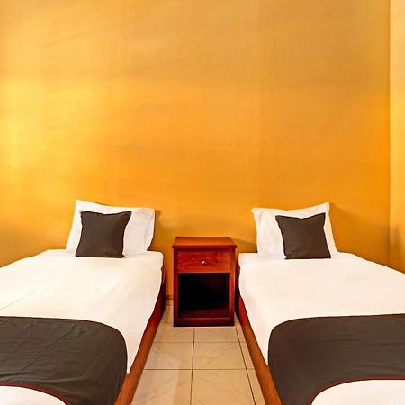 Collection O 91081 New Arena Hotel Kuta Lombok Exterior foto