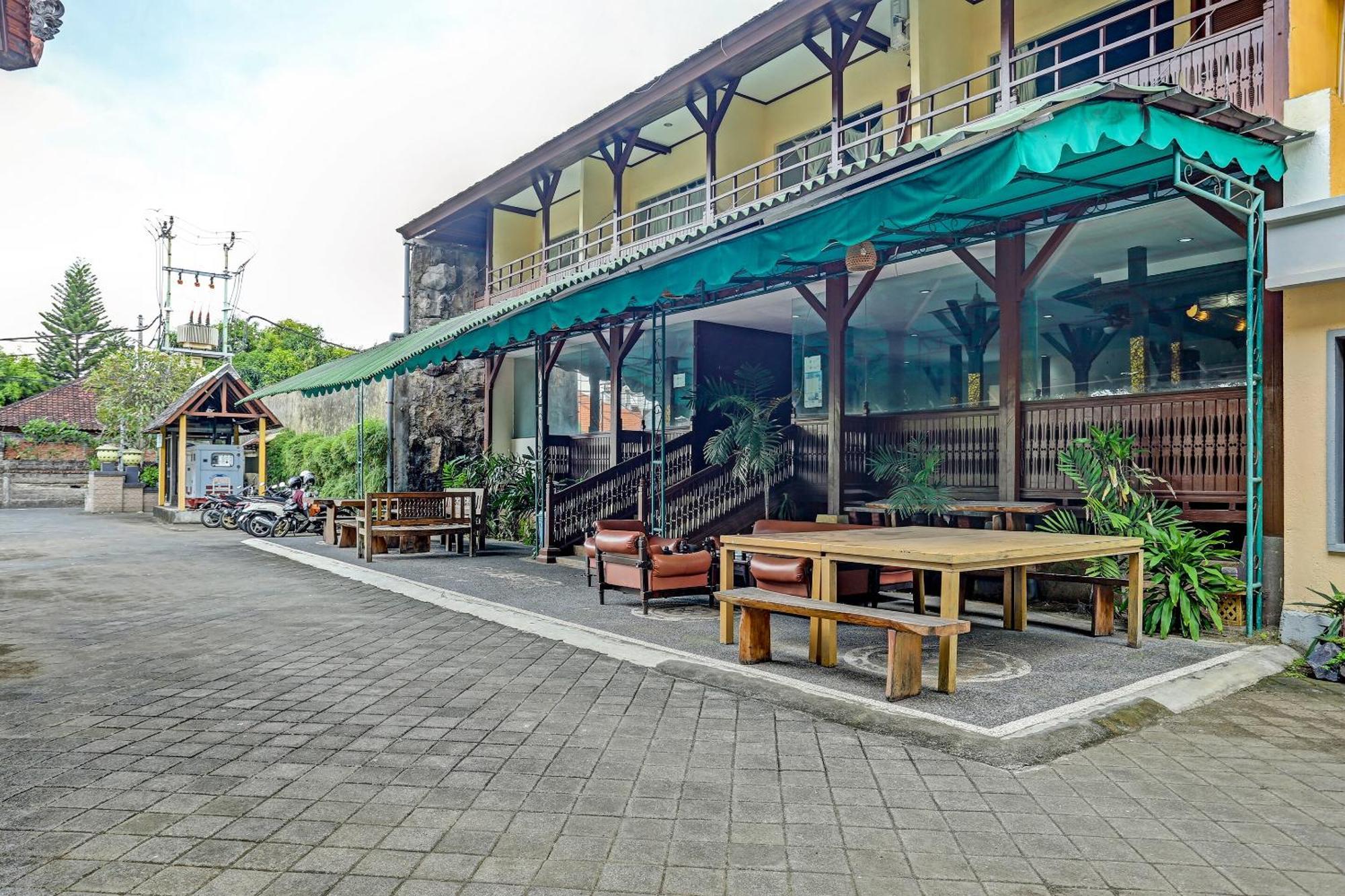 Collection O 91081 New Arena Hotel Kuta Lombok Exterior foto