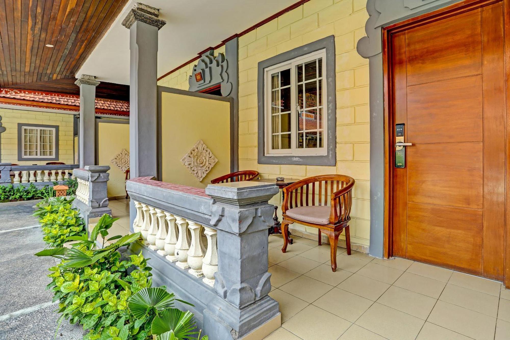 Collection O 91081 New Arena Hotel Kuta Lombok Exterior foto